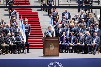 El presidente Javier Milei habla en las escalinatas del Congreso de la Nación