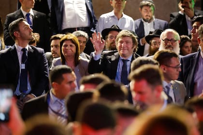 El presidente Javier Milei, junto a Patricia Bullrich y Luis Petri