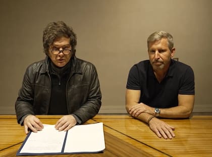 El presidente Javier Milei junto a Rogelio Frigerio, gobernador de Entre Ríos