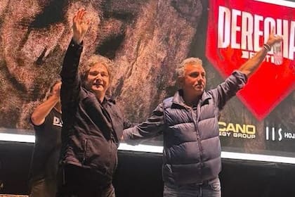 El presidente Javier Milei, junto a Sebastián Pareja, en La Derecha Fest