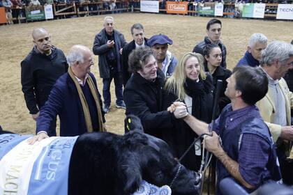 El presidente Javier Milei, junto a su hermana, la Secretaria General de Presidencia Karina Milei, en su última visita a La Rural para la exposición Angus, en mayo de este año.