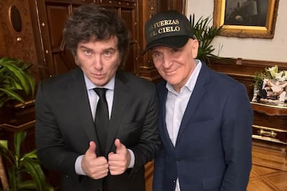 El presidente Javier Milei junto al diputado nacional y nueva incorporación a La Libertad Avanza (LLA), José Luis Espert