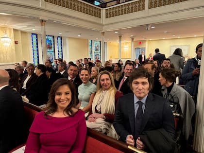 El presidente Javier Milei, la secretaria general de presidencia Karina Milei, el presidente de Ecuador Daniel Noboa y la primera dama ecuatoriana Lavinia Valbonesi en la misa de St John´s en la investidura de Donald Trump el 20 de enero de 2025