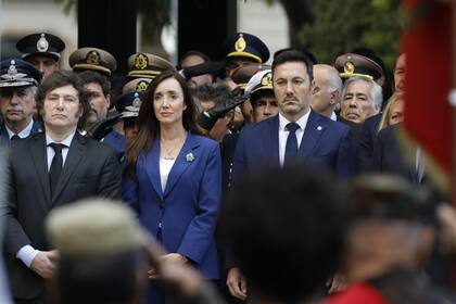 El presidente Javier Milei, la vicepresidenta Victoria Villarruel y el ministro de Defensa, Luis Petri, en el homenaje a los caídos en Malvinas
