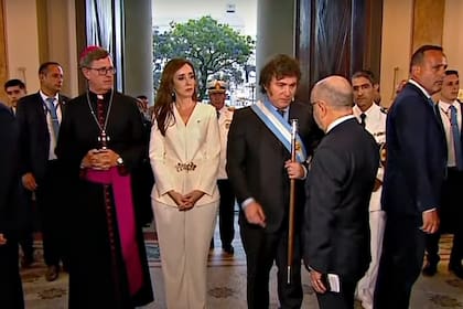 El presidente Javier Milei llega a la Catedral Metropolitana junto al arzobispo García Cuerva, Victoria Villarruel y Jorge Faurie