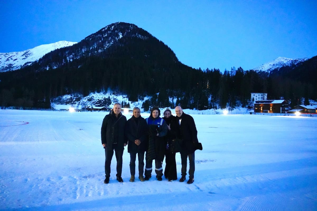 El presidente Javier Milei llegó a la ciudad de Davos, Suiza, en el marco de su participación en el Foro Económico Mundial de Davos; viajó acompañado por la secretaria general de la Presidencia, Karina Milei; el canciller, Pablo Quirno; y los ministros de Economía, Luis Caputo, y de Desregulación y Transformación del Estado, Federico Sturzenegger.