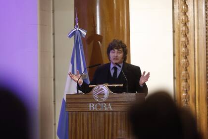 El presidente Javier Milei mantuvo un tenso cruce con un espectador durante su discurso por el 172° aniversario de la Bolsa de Comercio de Buenos Aires