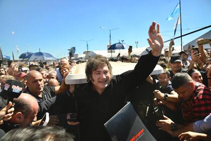 El presidente Javier Milei mientras se desplazaba por Expoagro