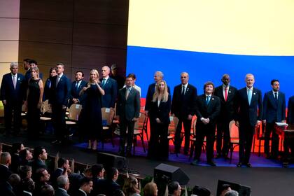 El presidente Javier Milei participó de la ceremonia de juramentación y toma de posesión del presidente de Colombia, Abelardo de la Espriella, en la Arena de la Universidad de Santiago de Cali