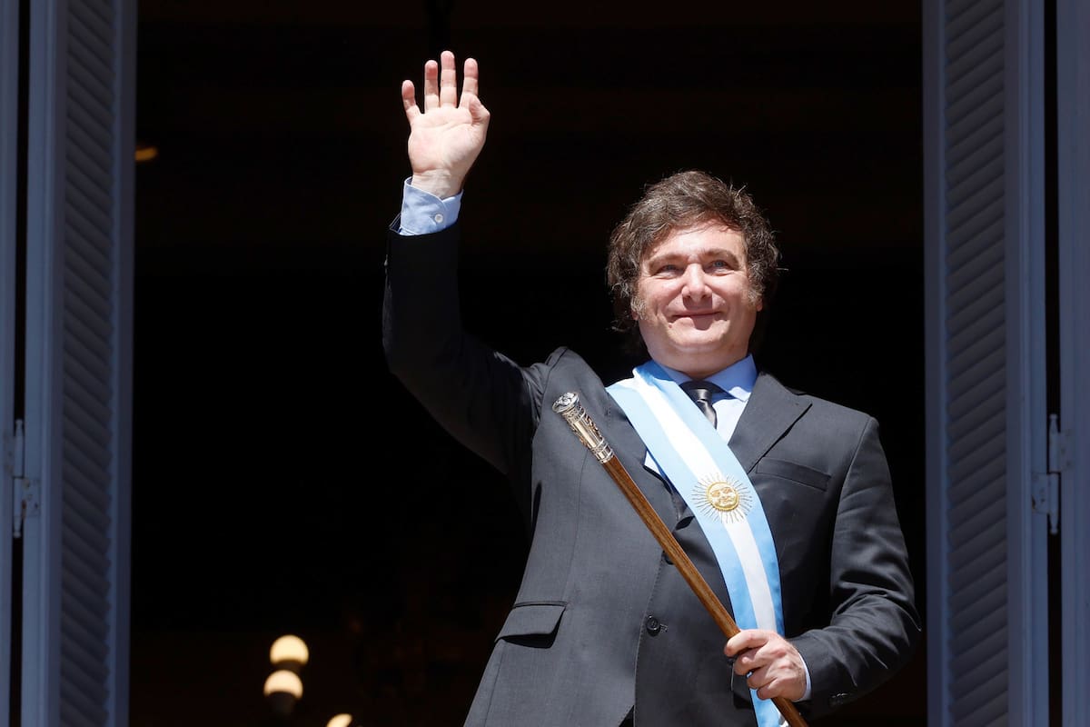 El presidente Javier Milei publicó un decreto para eliminar requisitos y nombrar a Rodolfo Barra como Procurador del Tesoro