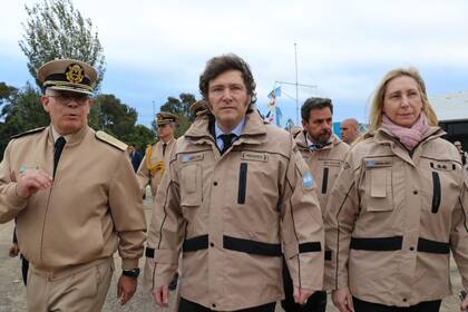 El presidente Javier Milei recibió el buque Cutter James de la Guardia Costera de Estados Unidos, junto con su hermana Karina Milei