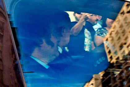 El presidente Javier Milei sale del hotel Libertador hacia Casa de Gobierno
