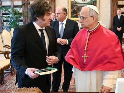 El presidente Javier Milei visitó a León XIV en Roma el 7 de junio de 2025, un mes después de la elección del Papa