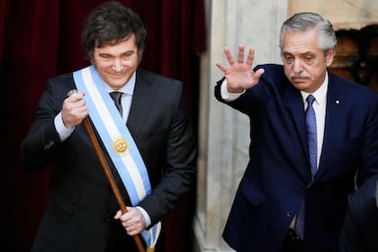 El presidente Javier Milei y el exmandatario Alberto Fernández