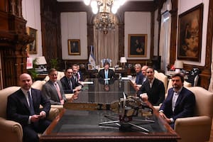El presidente Javier Milei y el ministro de Economía, Luis Caputo, recibieron esta mañana en la Casa Rosada a directivos de MidOcean Energy