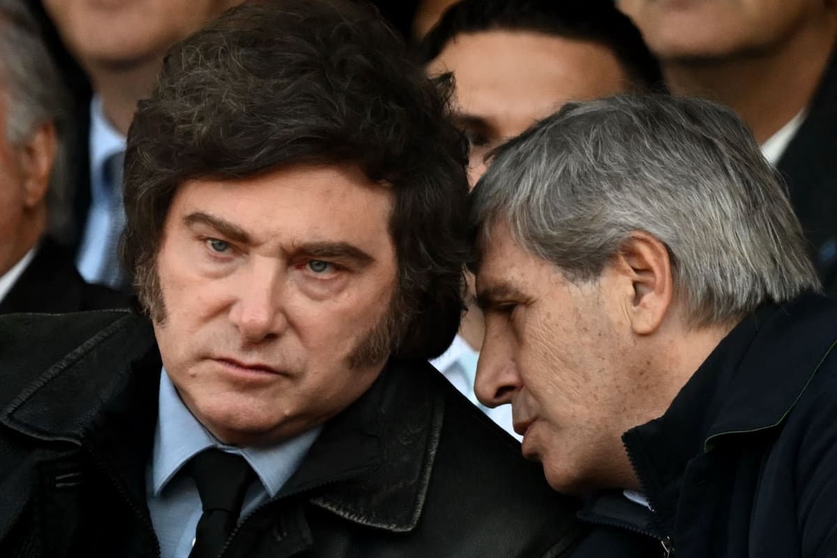 El presidente Javier Milei y el ministro de Economía Luis Caputo