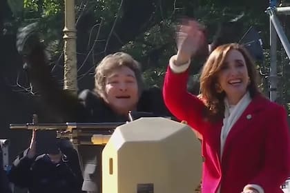 El presidente Javier Milei y la vicepresidenta Victoria Villarruel en el último desfile militar