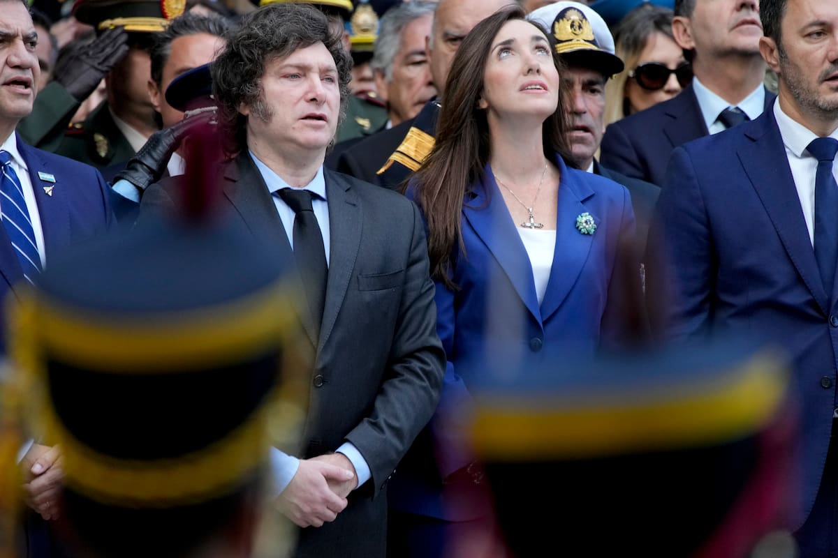 El presidente Javier Milei y su vice Victoria Villarruel el año pasado, en el acto por Malvinas en el cenotafio de Plaza San Martín