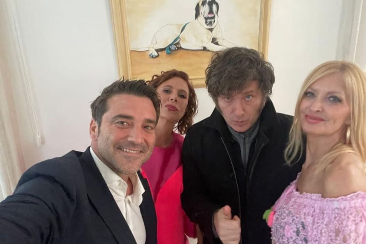 El presidente Javier Milei y Yuyito González con la diseñadora española Agatha Ruiz de la Prada