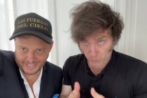 El presidente, Javier Milie, junto a su jefe de asesores económicos, Demian Reidel