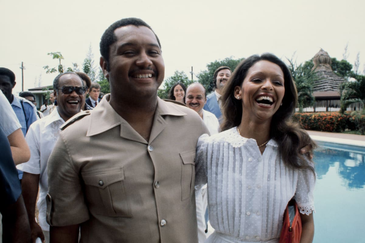 El presidente Jean Claude "Baby Doc" Duvalier y su mujer Michele Bennet Duvalier, en una imagen tomada durante su gobierno, en Haiti(Photo by Gilbert UZAN/Gamma-Rapho via Getty Images)