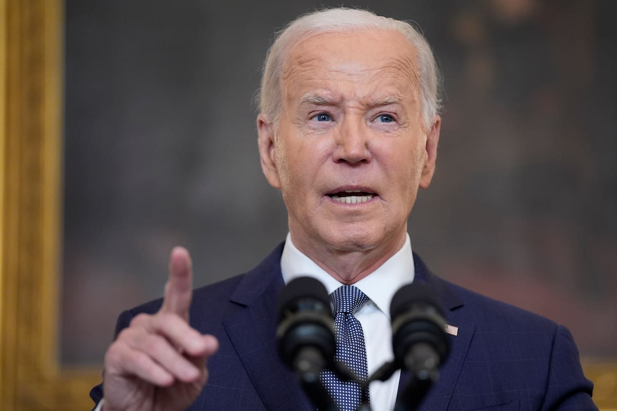 El presidente Joe Biden comenta sobre el veredicto en el juicio de dinero a cambio de silencio contra el expresidente Donald Trump y sobre Oriente Medio, desde el Comedor Estatal de la Casa Blanca, el viernes 31 de mayo de 2024, en Washington. (AP Foto/Evan Vucci)