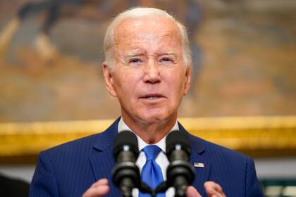 El presidente Joe Biden dice que "no hay mucho tiempo" para mantener el flujo de ayuda a Ucrania y que el Congreso debe "detener los juegos", luego de que se aprobara un presupuesto de emergencia