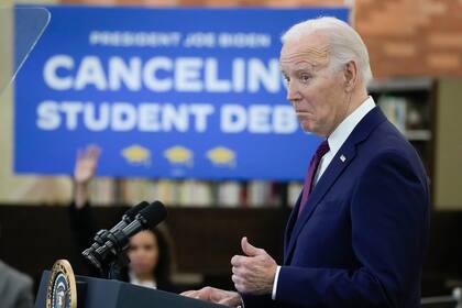 El presidente Joe Biden, durante un evento en la Biblioteca Julian Dixon, el 21 de febrero de 2024, en Culver City, California. (AP Foto/Manuel Balce Ceneta)
