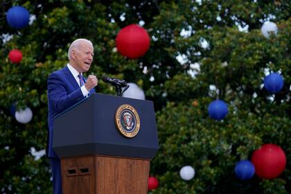 El presidente Joe Biden habla durante la celebración del Día de la Independencia en el Jardín Sur de la Casa Blanca, el 4 de julio de 2021, en Washington. (Foto AP/Patrick Semansky, archivo)