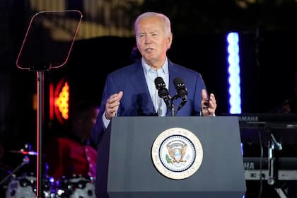 El presidente Joe Biden habla durante un concierto para conmemorar el fin de la esclavitud, en el Jardín Sur de la Casa Blanca en Washington, el lunes 10 de junio de 2024. (AP Foto/Susan Walsh)