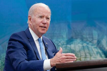 El presidente Joe Biden habla sobre la más reciente serie de tiroteos masivos desde la Casa Blanca, el jueves 2 de junio de 2022, en Washington. (AP Foto/Evan Vucci)