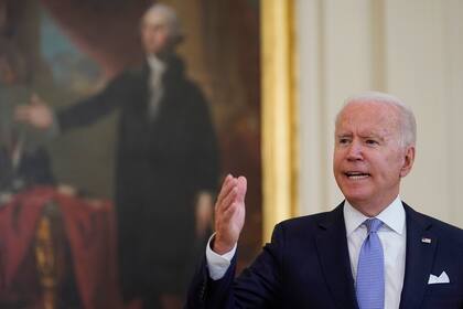 El presidente Joe Biden responde a preguntas después de hablar sobre el requisito de que los empleados federales se vacunen contra el COVID-19, en la Casa Blanca, en Washington, el 29 de julio de 2021. (AP Foto/Susan Walsh)