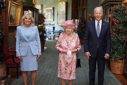 El presidente Joe Biden y la reina Isabel II