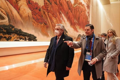 El Presidente junto a Vaca Narvaja en China, en febrero de 2022