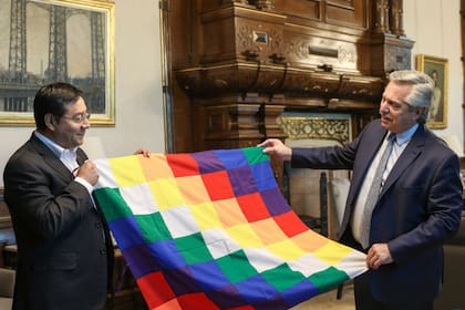 El presidente junto al candidato boliviano