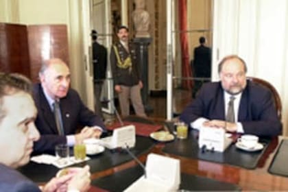 Fernando De la Rúa, junto con el exlegislador Rafael Pascual y el exjefe de gabinete Chrystian Colombo
