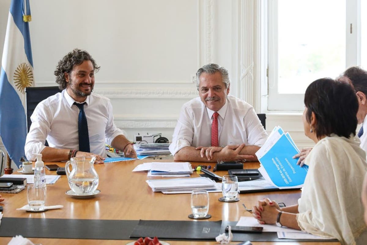 El Presidente junto con su equipo en Olivos