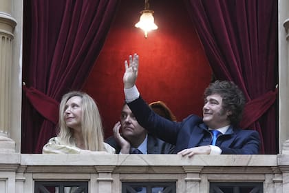 El Presidente, Karina Milei y Adorni tomarán la decisión sobre el aumento de sueldos