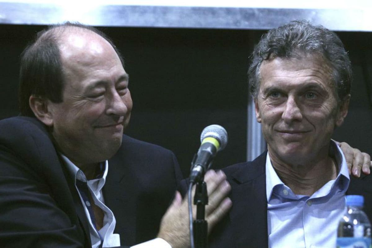 El Presidente le ofreció al referente radical la posibilidad de reemplazar a Oscar Aguad al frente de la cartera