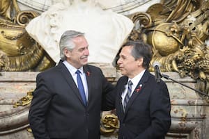 El Presidente le tomó juramento al nuevo ministro de Trasporte, Diego Giuliano.