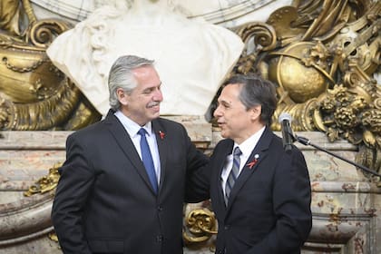 El Presidente le tomó juramento al nuevo ministro de Trasporte, Diego Giuliano.