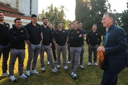 El presidente Macri recibió en Olivos al plantel de Jaguares, subcampeón del Súper Rugby; sonríen Guido Petti Pagadizábal, Agustín Creevy, Tomás Lavanini, Marcos Kremer, Julián Montoya, Gonzalo Quesada y Matías Moroni.