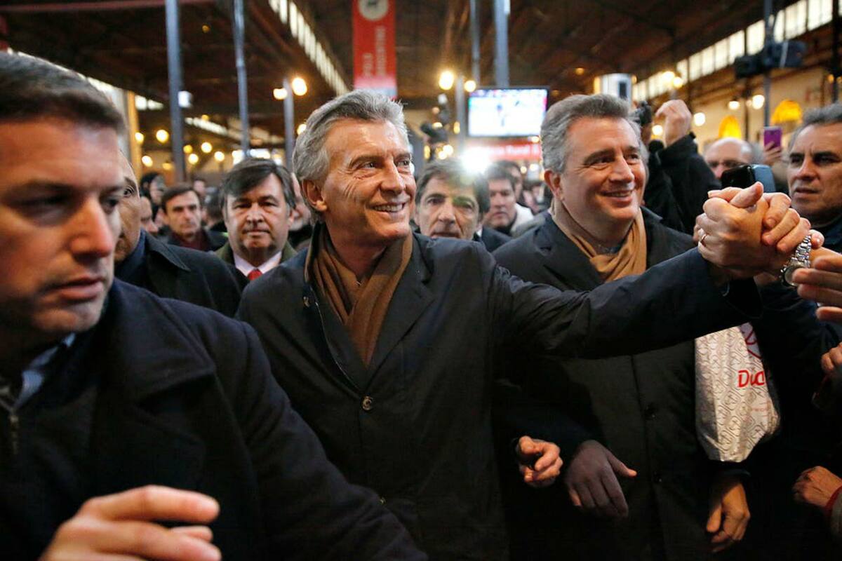 El presidente Mauricio Macri el año pasado al visitar la muestra