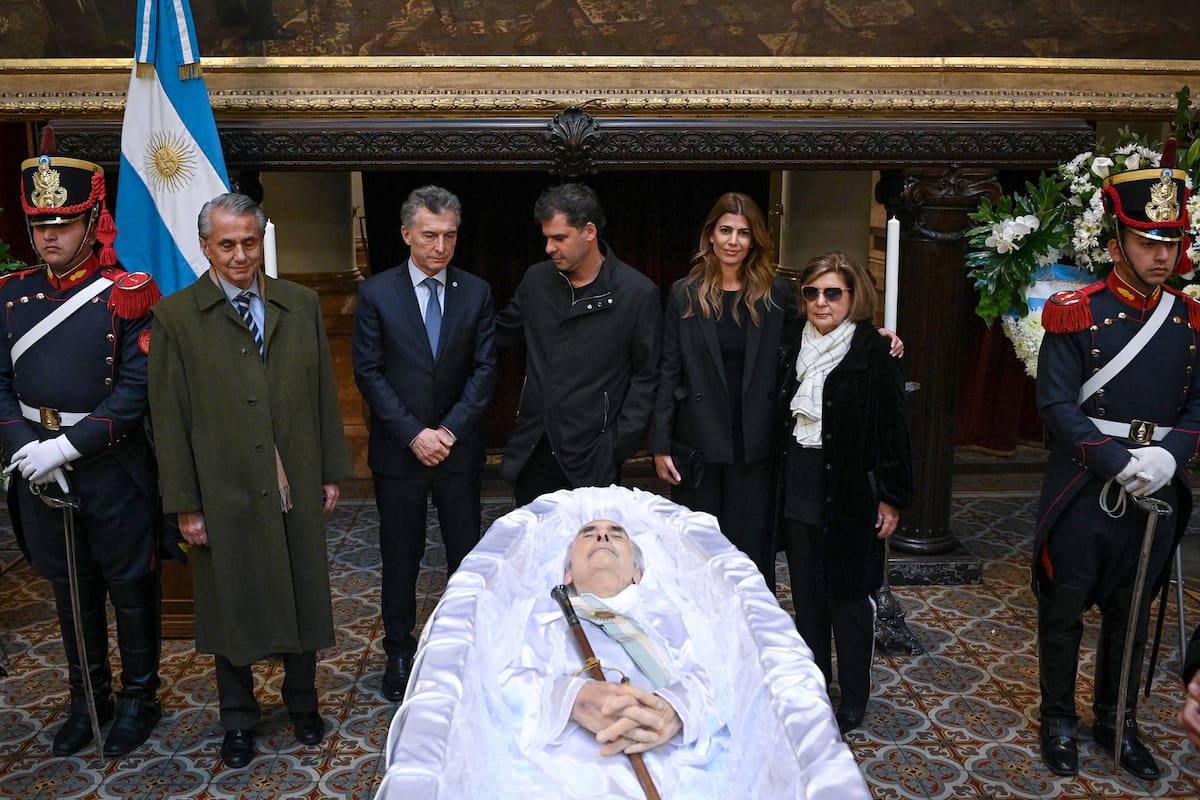 El presidente Mauricio Macri en el sepelio de Fernando de la Rúa