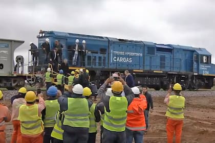 El presidente Mauricio Macri inaugura tramo de vías del Ferrocarril Belgrano Cargas junto a Juan Manuel Urtubey, gobernador de Salta
