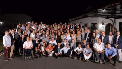El presidente Mauricio Macri junto a la vicepresidenta, Gabriela Michetti; el ministro de Trabajo, Jorge Triaca y legisladores de Cambiemos