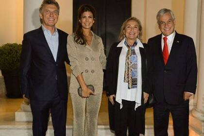 El presidente Mauricio Macri, junto a su mujer Juliana Awada, su par chileno Sebastián Piñera, y su mujer Cecilia Morel, anoche, en Olivos