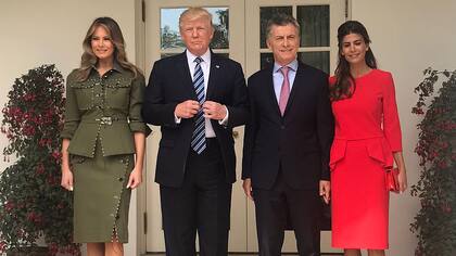 El presidente Mauricio Macri llegó a la Casa Blanca para reunirse con su par estadounidense, Donald Trump, con quien tendrá una charla en privado en la que tratará temas como la relación bilateral y la situación política en Venezuela. Acompañado por su esposa, Juliana Awada , el mandatario argentino