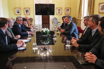 El presidente Mauricio Macri reunido con Luis Miguel Etchevehere y la Mesa de Enlace.