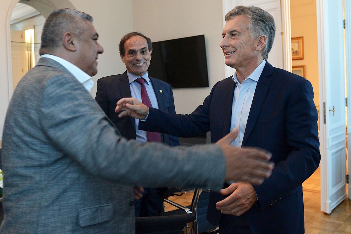El presidente Mauricio Macri y Claudio Tapia